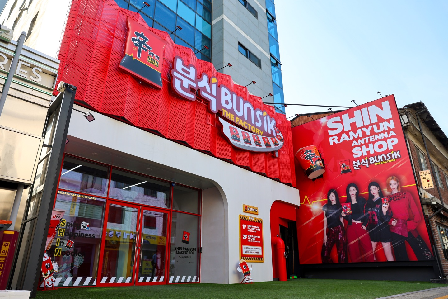 Shin Ramyun Bunsik: The Factory