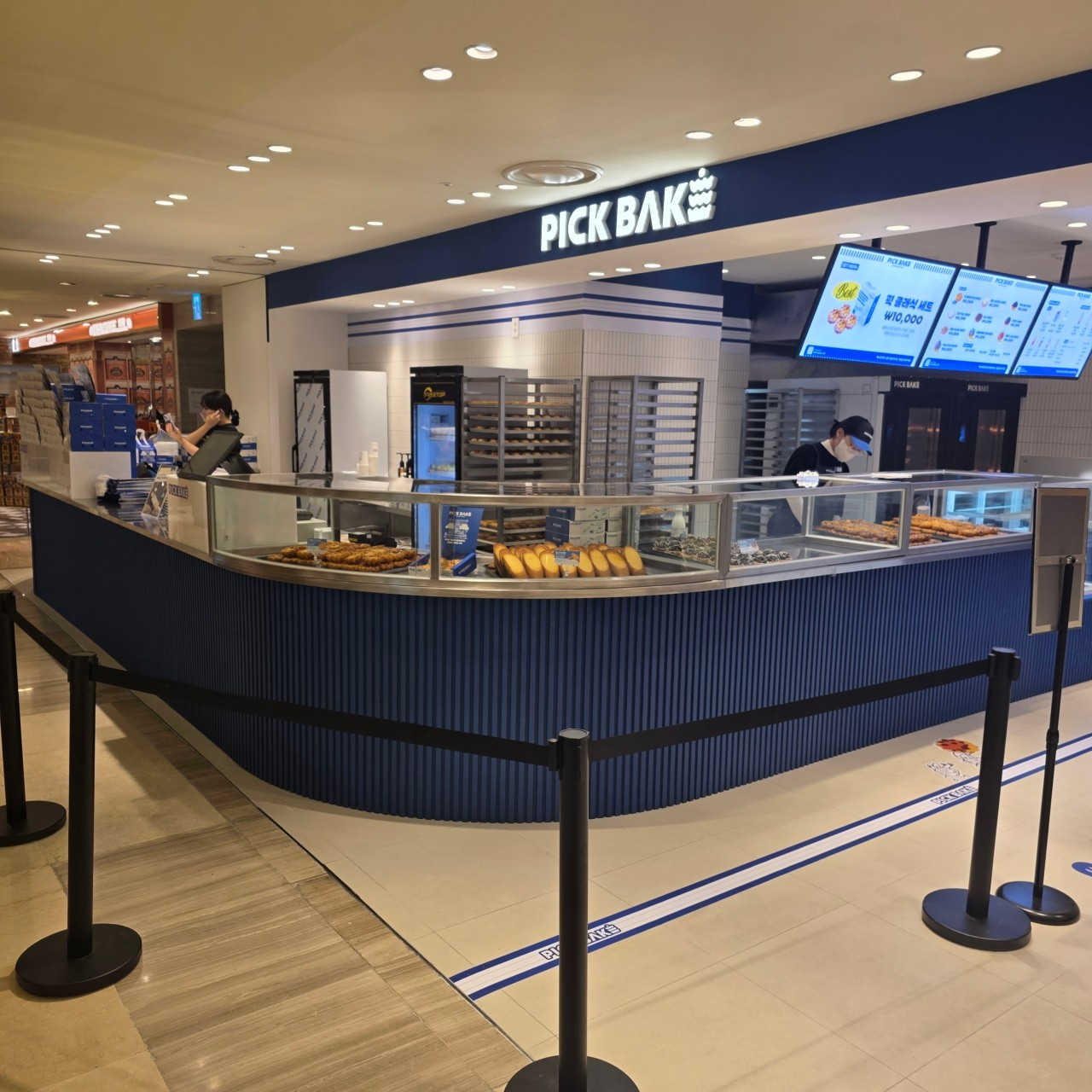 PICKBAKE Lotte Department Store Myeongdong Pop-up